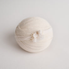 Load image into Gallery viewer, Newborn Photography Prop | Newborn Headbands | Canadian Newborn Photography Prop