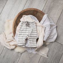 Load image into Gallery viewer, Newborn Photography Prop | Newborn Bonnet | Canadian Newborn Photography Prop