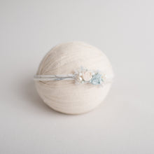 Load image into Gallery viewer, Newborn Photography Prop | Newborn Headbands | Canadian Newborn Photography Prop