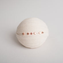 Load image into Gallery viewer, Newborn Photography Prop | Newborn Headbands | Canadian Newborn Photography Prop